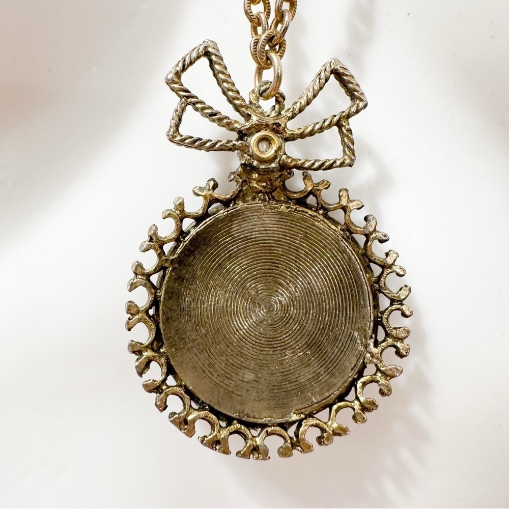 Vintage Floral Needlepoint Round Bow Pendant Long Chain Necklace Silver Metal - Picture 3 of 3